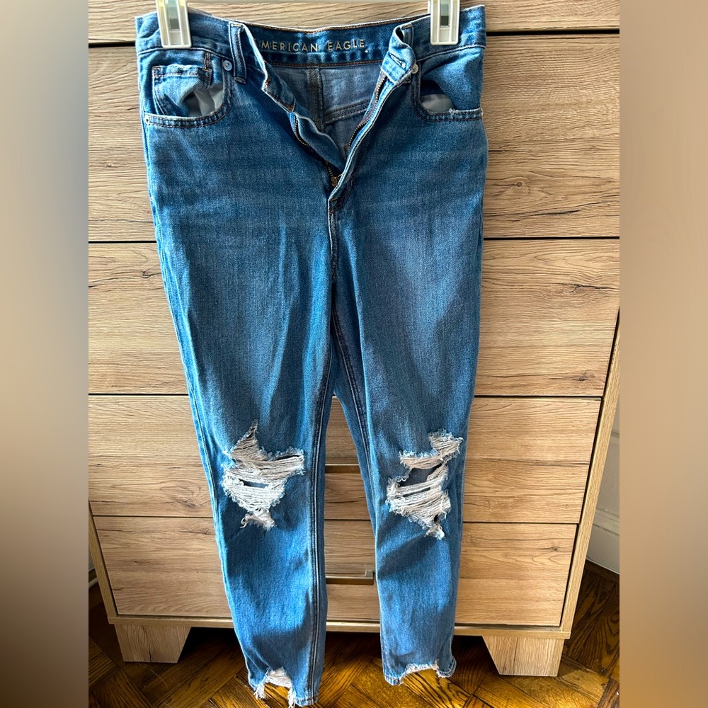 American eagle blue distressed mom jeans size 0